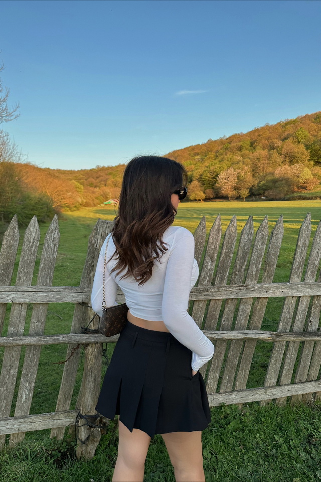 Beyaz Önü Tül Detay Crop Top