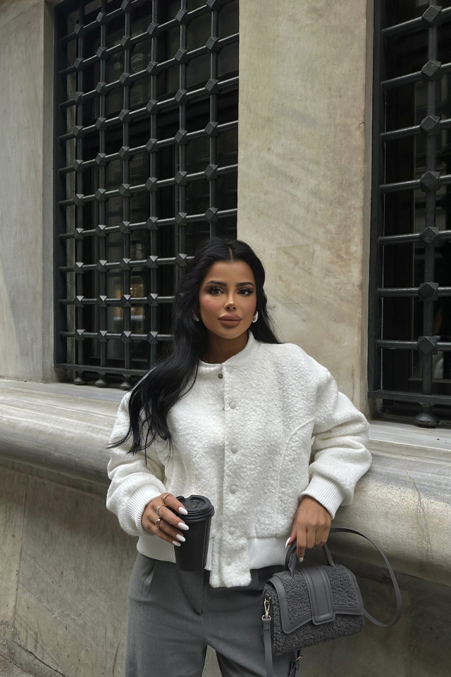 Beyaz Peluş Önü Düğmeli Ceket ATE8554 - 1