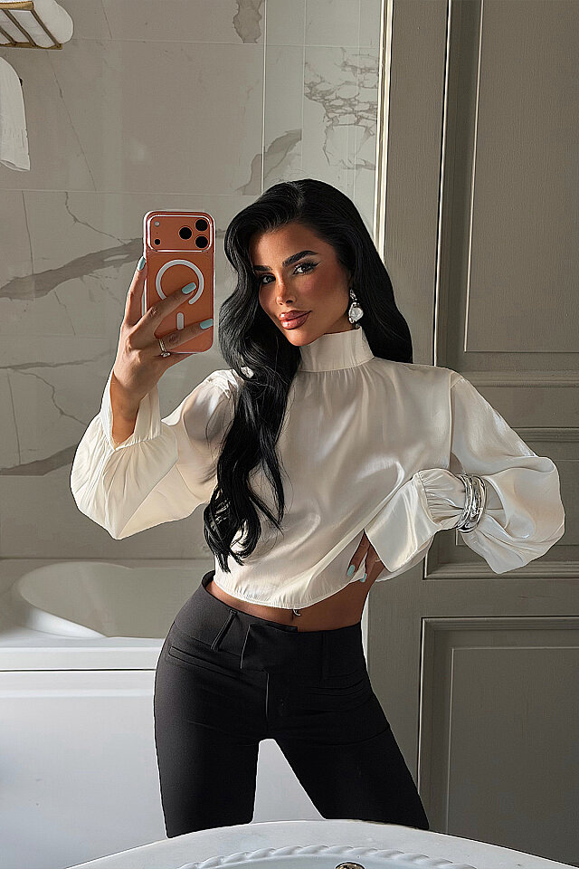 Beyaz Saten Bluz -