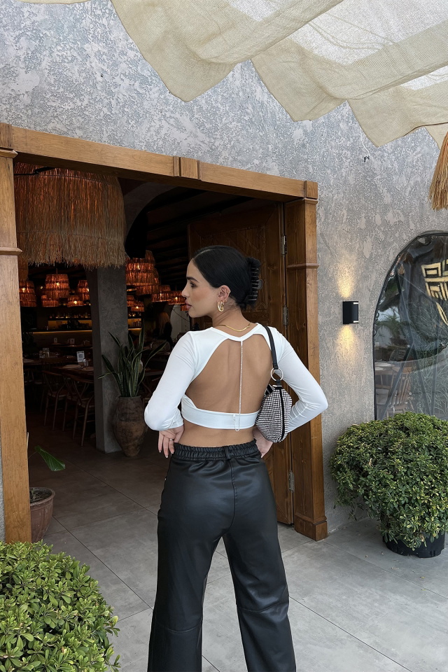 Beyaz Sırtı Taş Detay Crop Top -