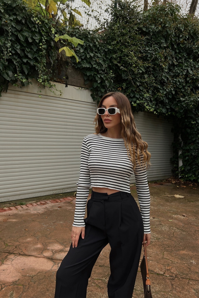 Beyaz Siyah Çizgili Crop Top ATE2649 -