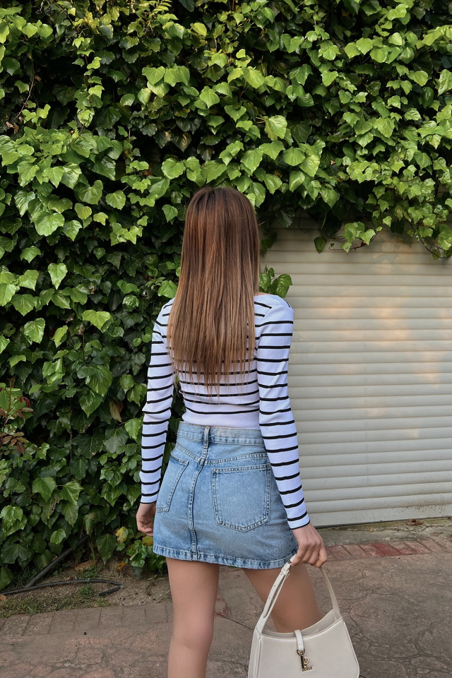 Beyaz Siyah Çizgili Crop Top ATE6429