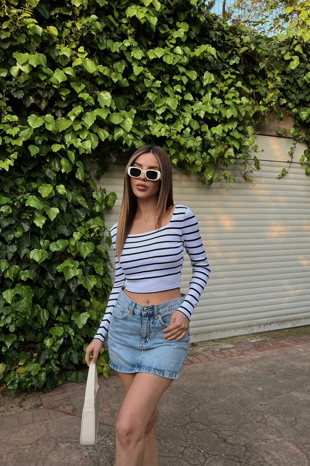 Beyaz Siyah Çizgili Crop Top ATE6429