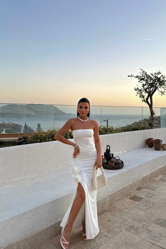 Beyaz Rays Gül Detaylı Yırtmaçlı Uzun Elbise ATE8320 - 7