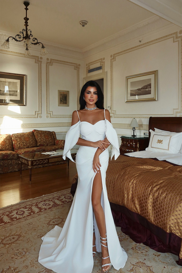 Beyaz Aella Uzun Yırtmaçlı Abiye ATE-3409 - 2