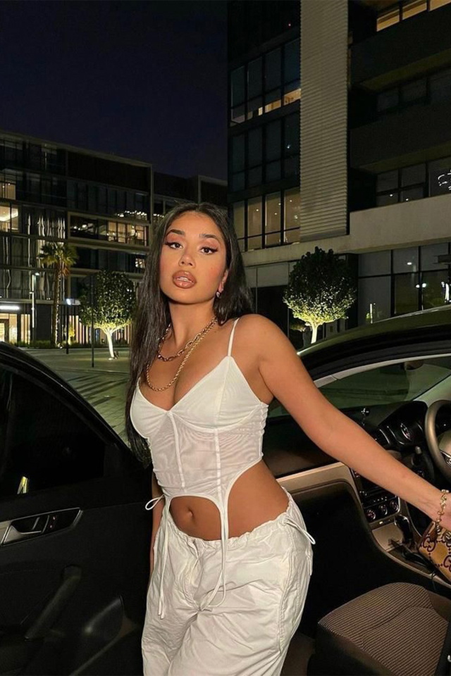 Beyaz Tül Detay Askılı Crop Top