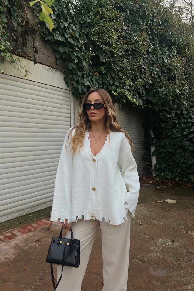 Beyaz Yırtık Oversize Hırka ATE2659 - 3