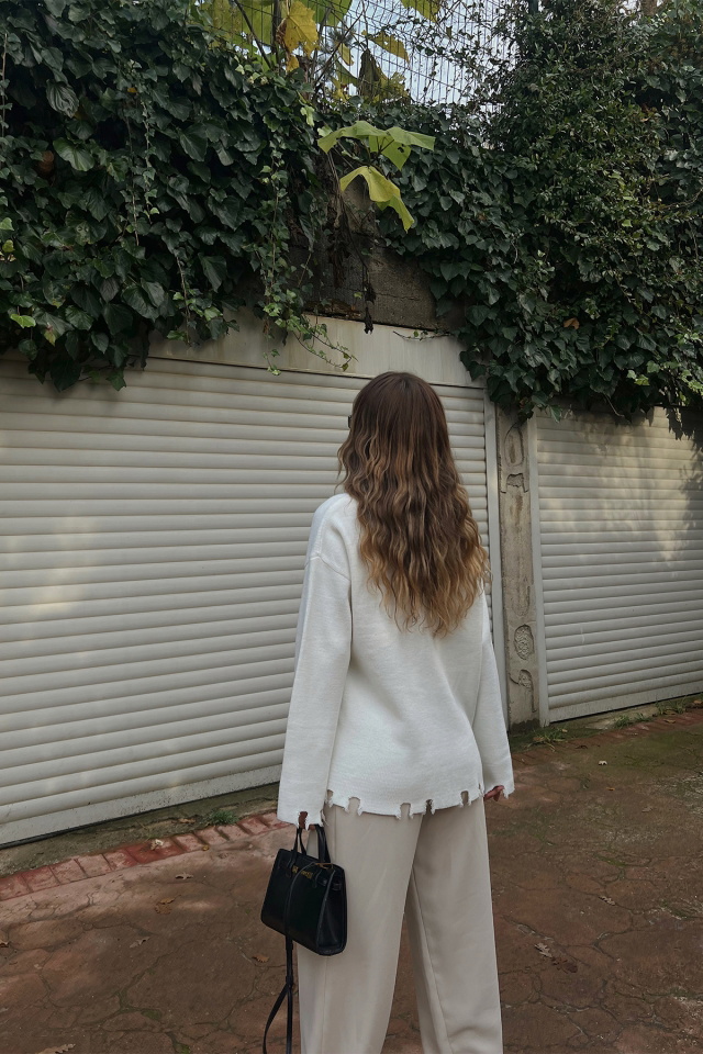 Beyaz Yırtık Oversize Hırka ATE2659 - 5