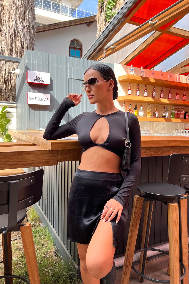 Black Chest Detail Crop Top ATE2121 - gecce