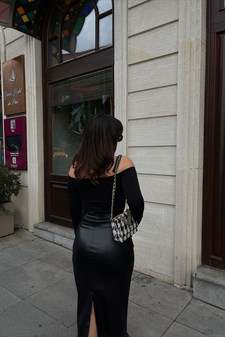 Black Low Sleeved Bodysuit ATE2916 - EYYO