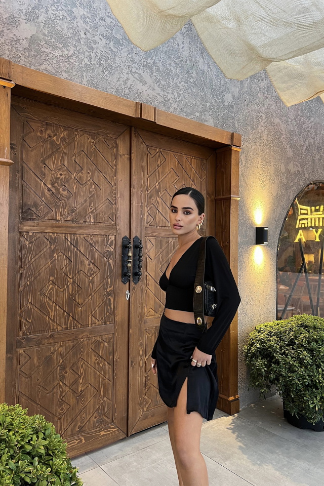 Black V Collar Crop Top ATE2139 - 5