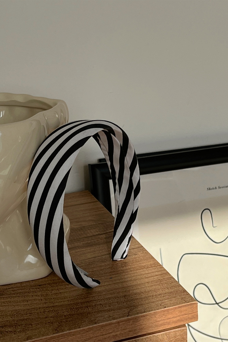 Black White Lined Fabric Crown AK133 - EYYO