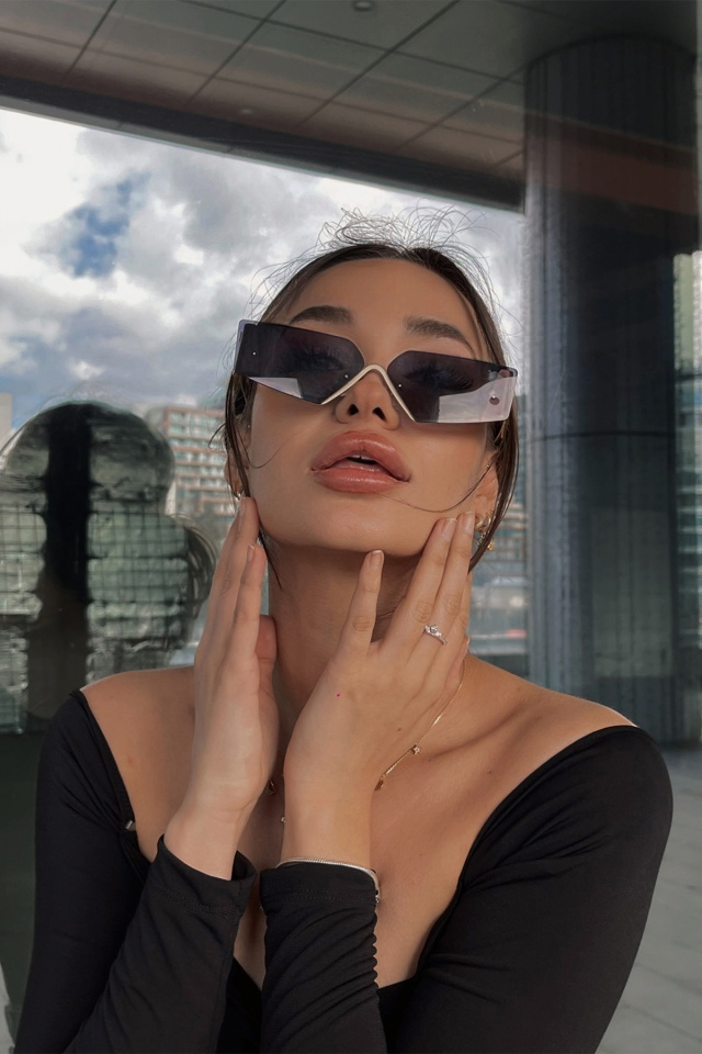 Gold Thick Rimmed Sunglasses ATE4366 - 3