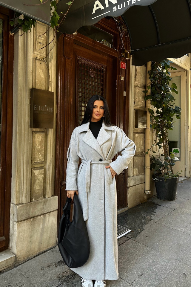Gri Kuşak Detay Düğmeli Kaban -