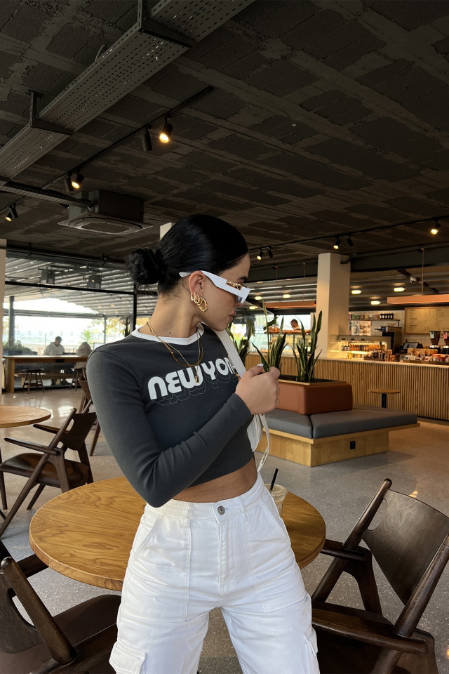Gri New York Baskılı Bluz ATE2412 - 4