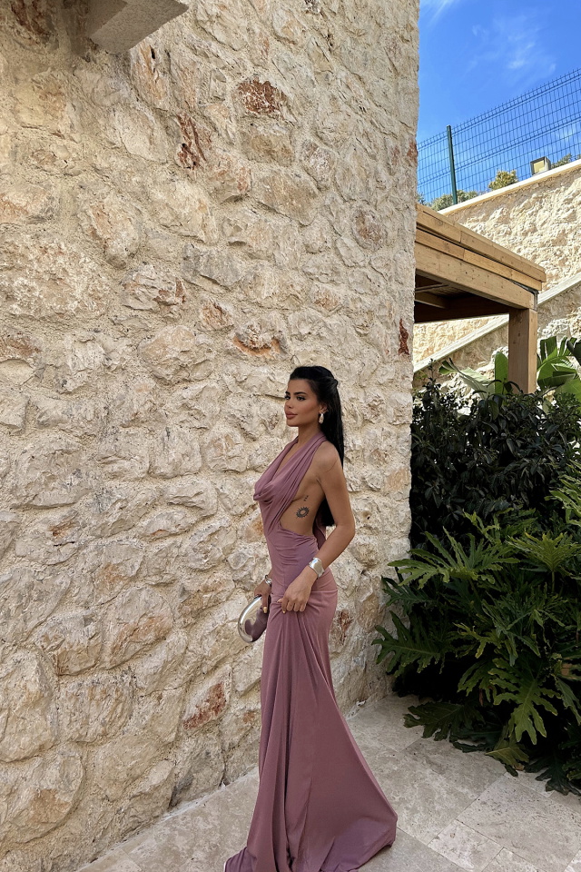 GÜL KURUSU PAMELLA SIRT DEKOLTE UZUN ELBİSE ATE-0996 
