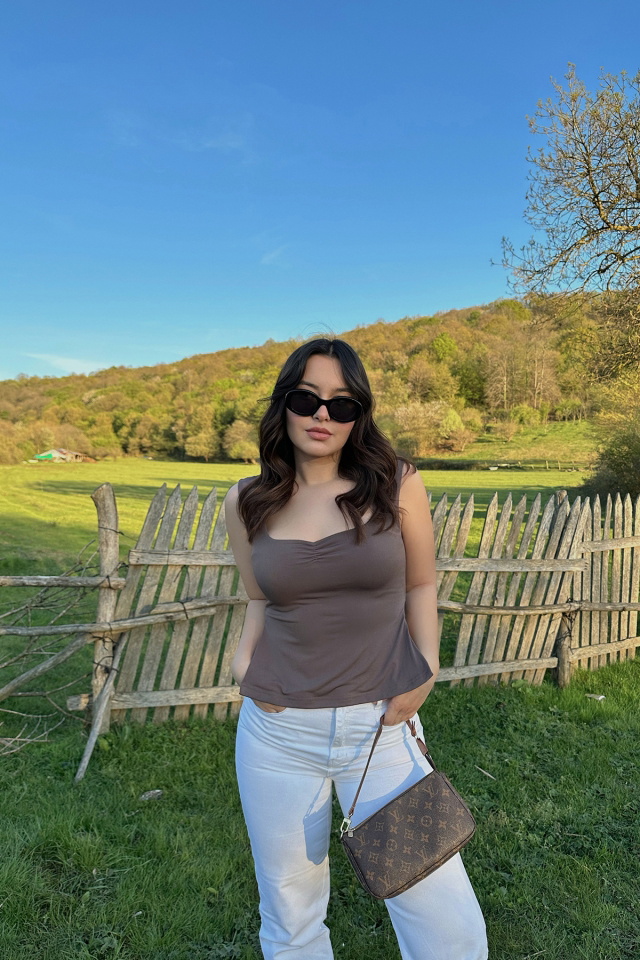 Kahverengi Yırtmaç Detay Crop Top