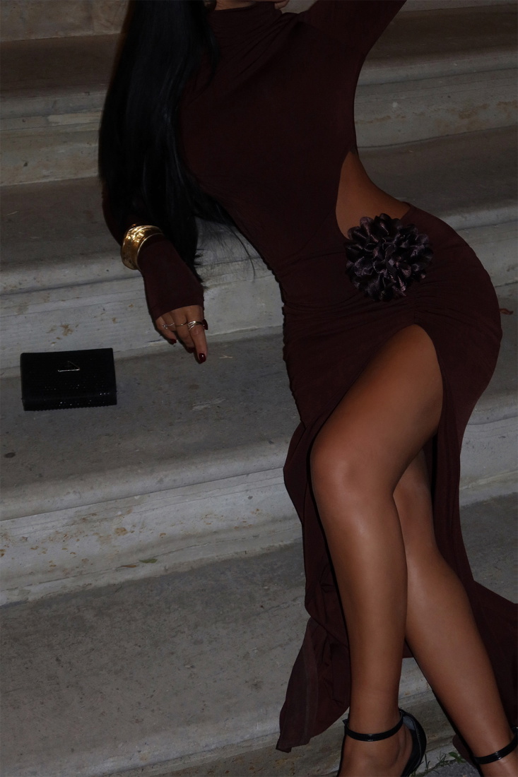 Kahverengi Tedra Gül Aksesuarlı Elbise ATE-1795 - EYYO