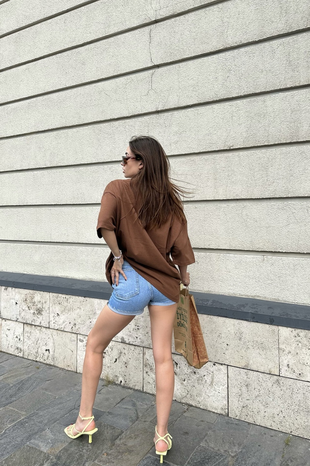 Kahverengi Önü Baskılı Oversize Tişört ATE7291