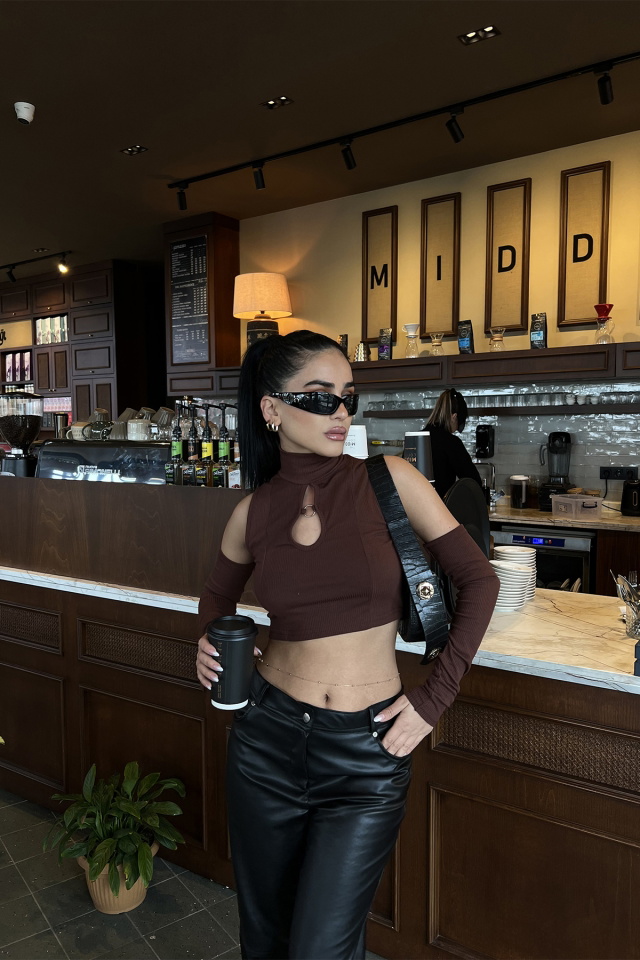 Kahverengi Pencere Detay Crop Top