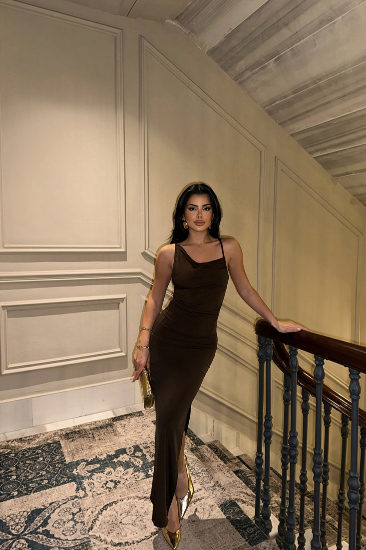 Kahverengi Yanları Büzgülü Uzun Elbise ATE8745 - EYYO