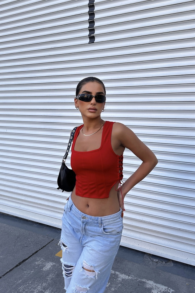 Kırmızı Askılı Bağlamalı Crop Top -