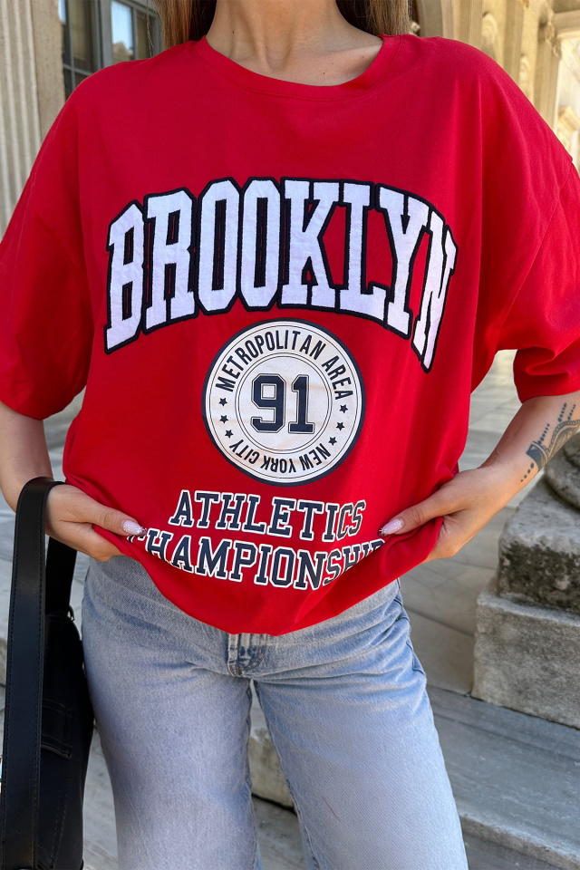 Kırmızı Broklyn Yazılı Tişört