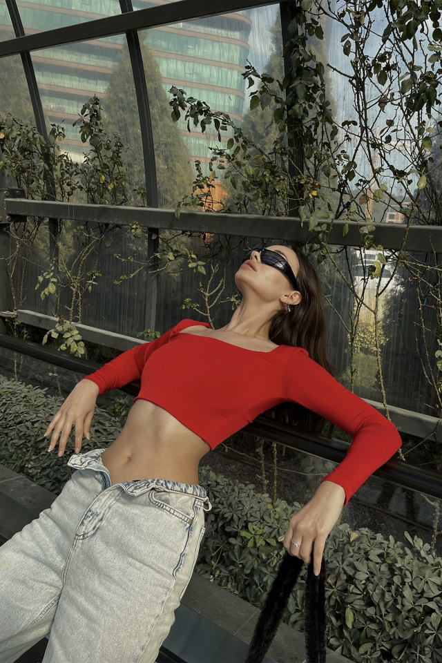 Kırmızı Kare Yaka Crop Top ATE3926