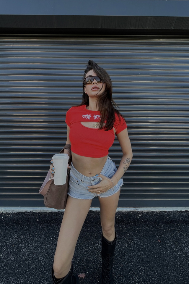 Kırmızı Önü Baskılı Crop Top ATE4962 - 5