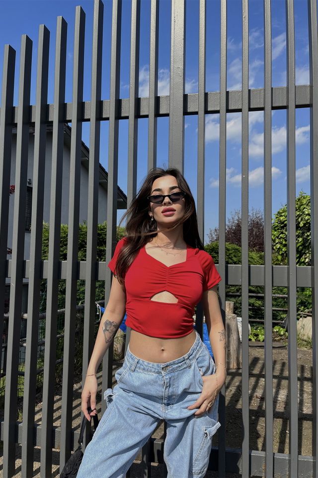 Kırmızı Pencere Detay Crop Top ATE6475