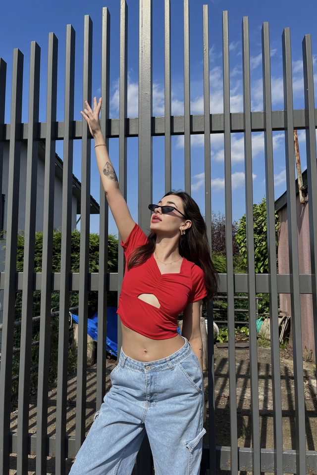 Kırmızı Pencere Detay Crop Top ATE6475