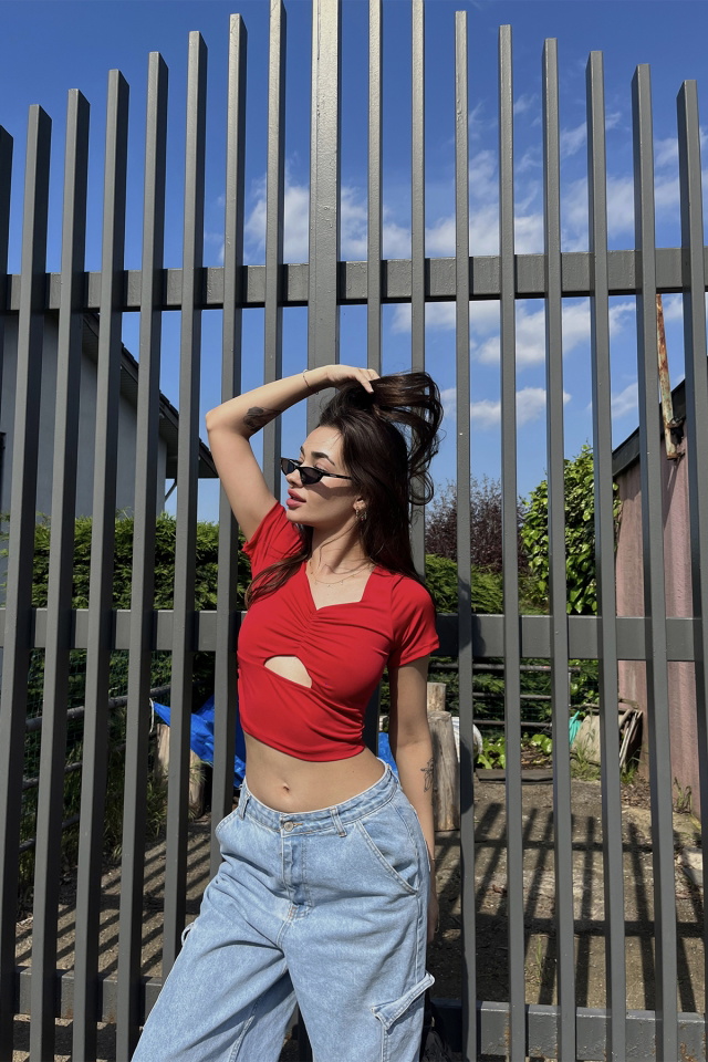 Kırmızı Pencere Detay Crop Top ATE6475