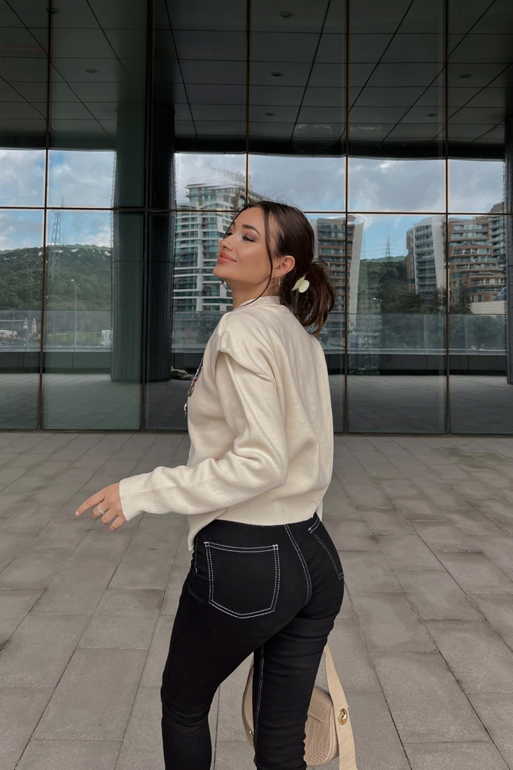 Krem Broş Detay Kazak ATE4430 - EYYO