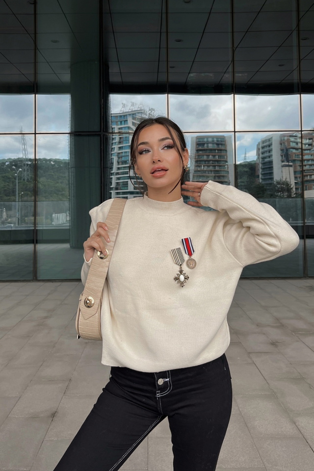 Krem Broş Detay Kazak ATE4430 - 4