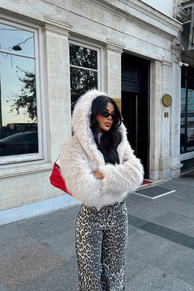 Krem Vania Kapüşonlu Kürk ATE-1809 