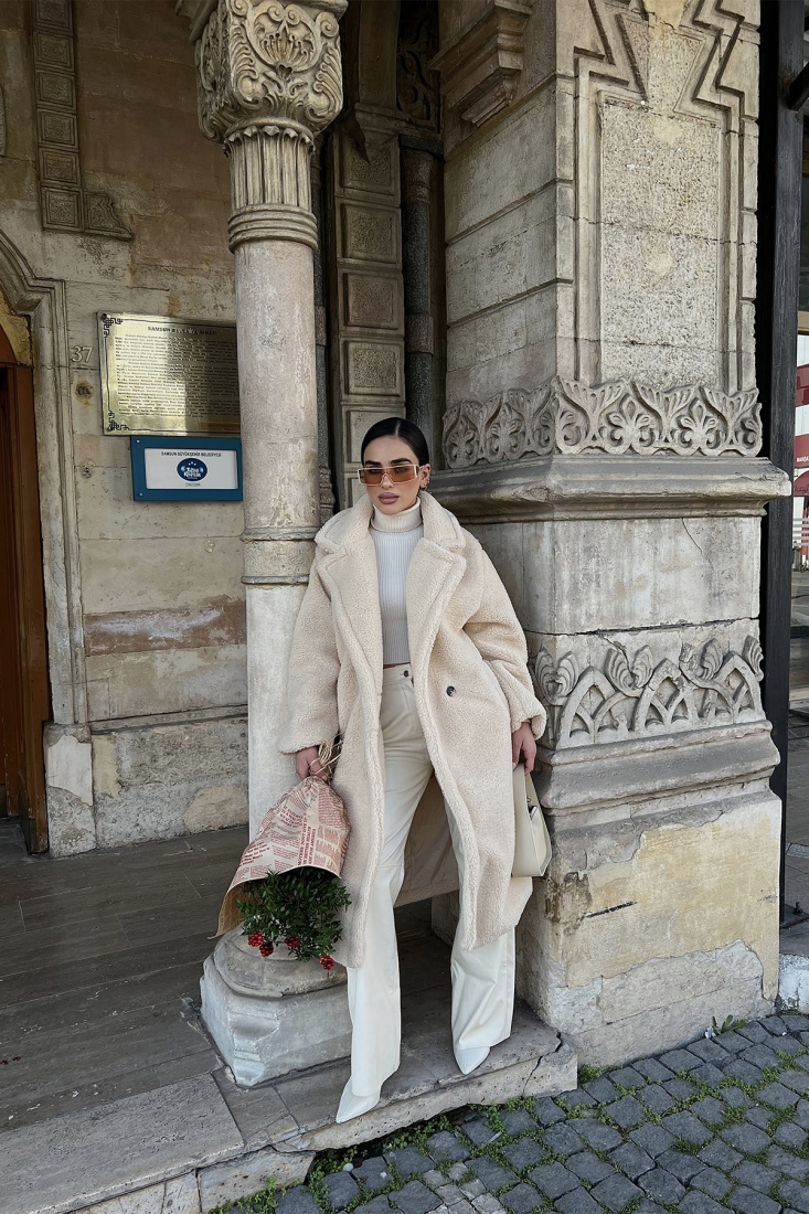 Krem Kruvaze Yaka Peluş Kaban ATE3279 - EYYO