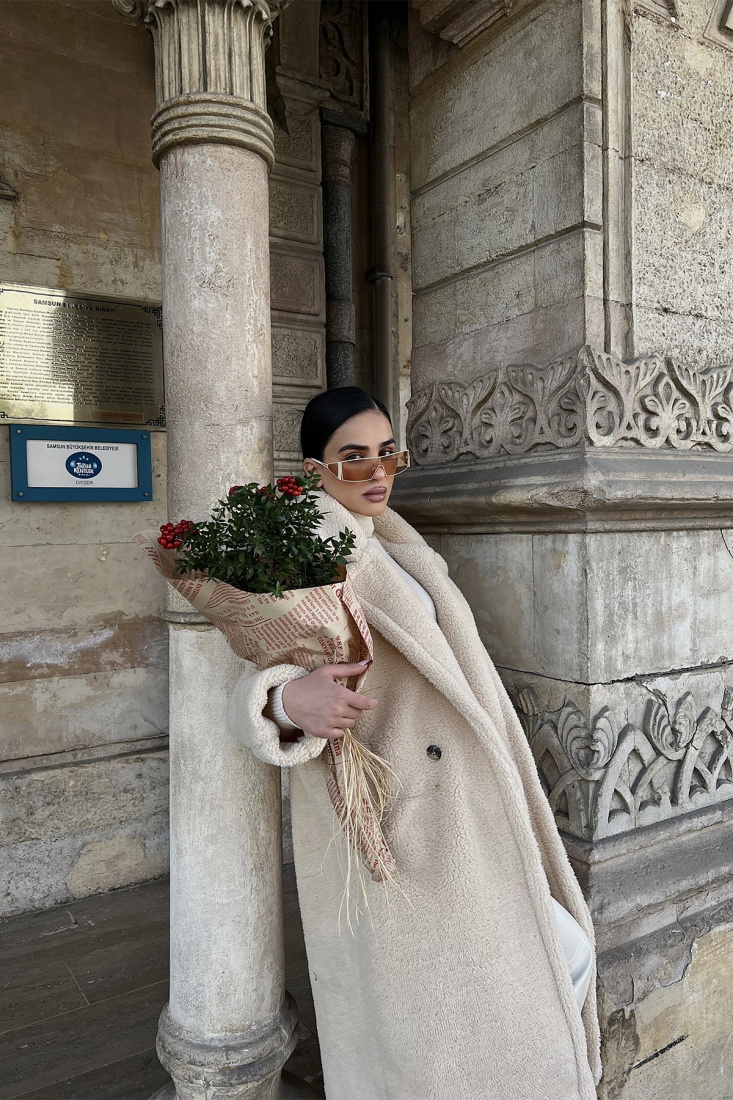 Krem Kruvaze Yaka Peluş Kaban ATE3279 - EYYO