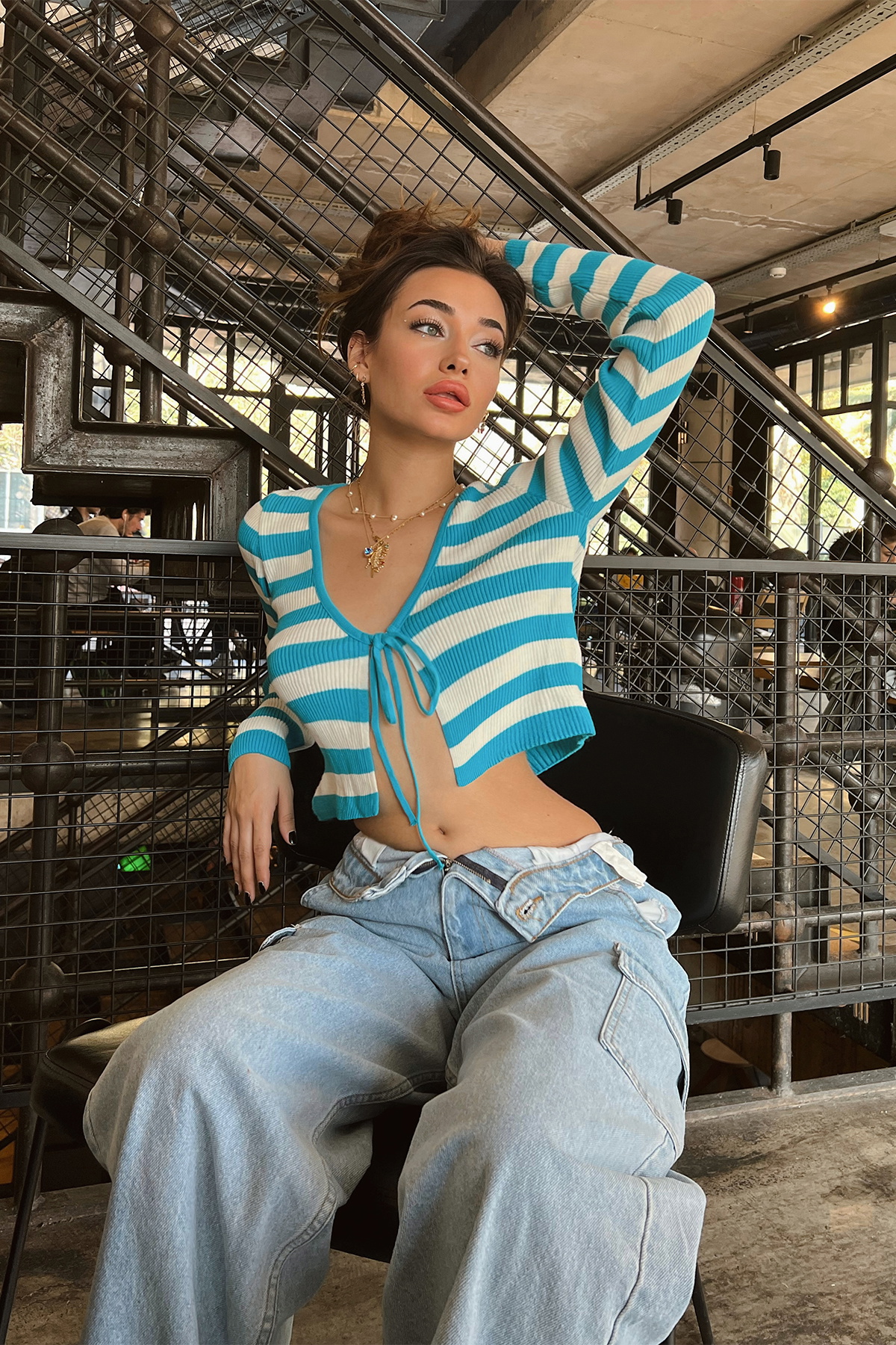 Mavi Önden Bağlamalı Crop Hırka - 1