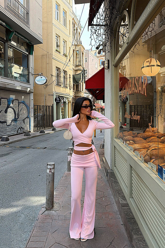 Pembe Bağlamalı Takım