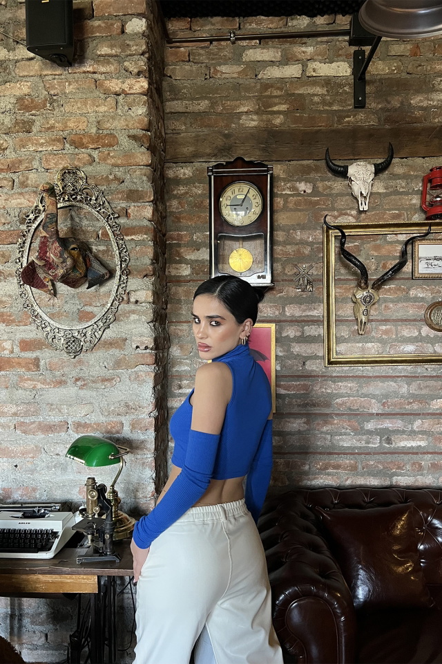 Saks Pencere Detay Crop Top