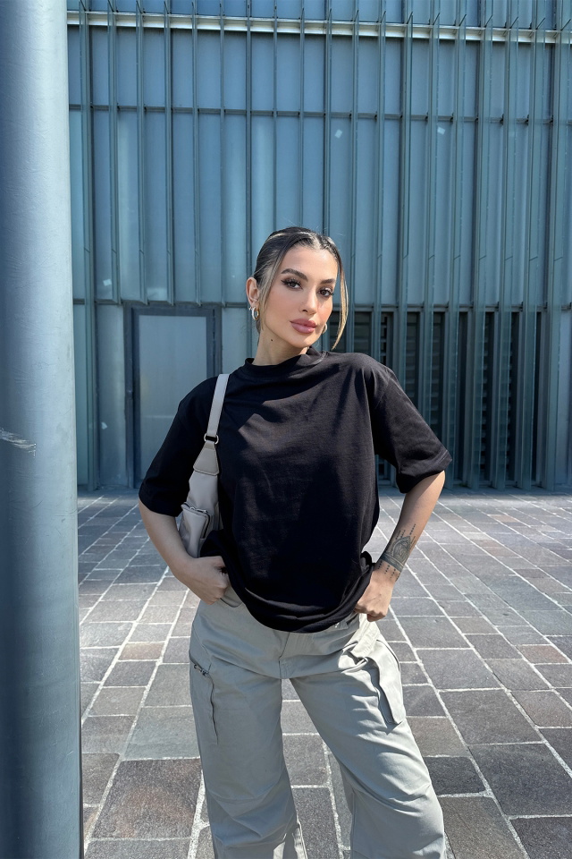 Siyah Arkası Baskılı Tişört ATE6071 