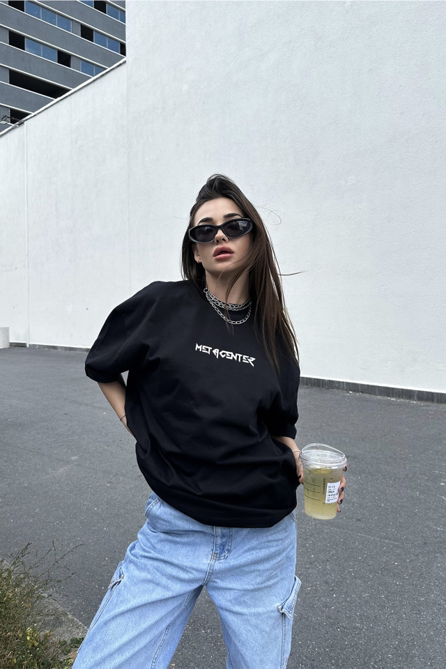 Siyah Arkası Baskılı Tişört ATE7289