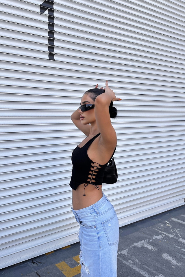 Siyah Askılı Bağlamalı Crop Top