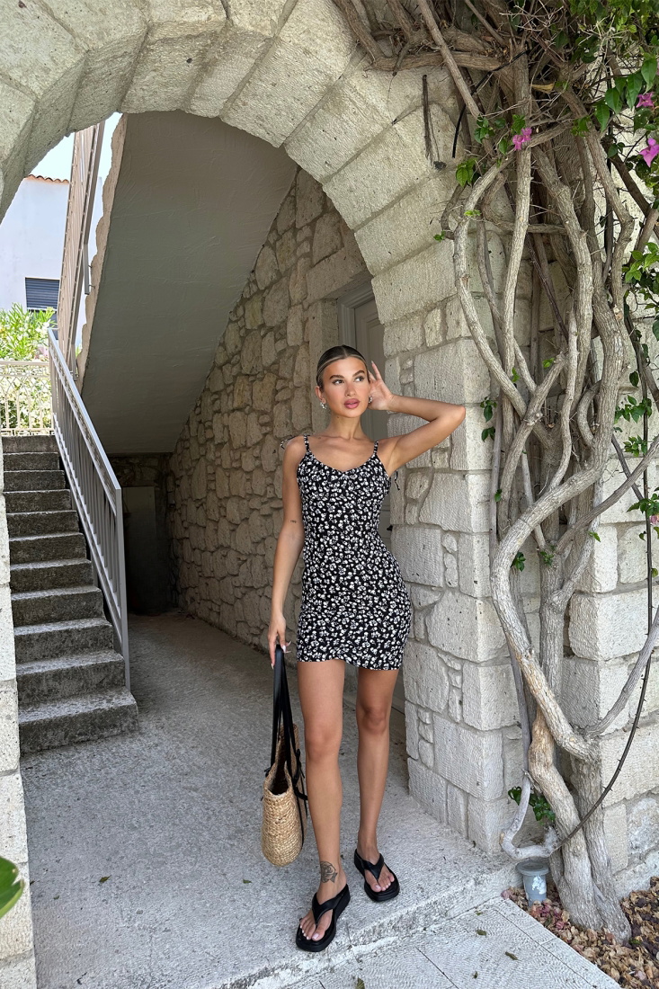 Siyah Askılı Çiçek Desen Elbise ATE7600 - EYYO