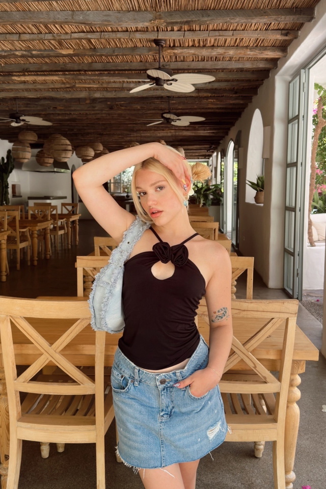 Siyah Askılı Gül Detay Crop Top ATE7874 - 13