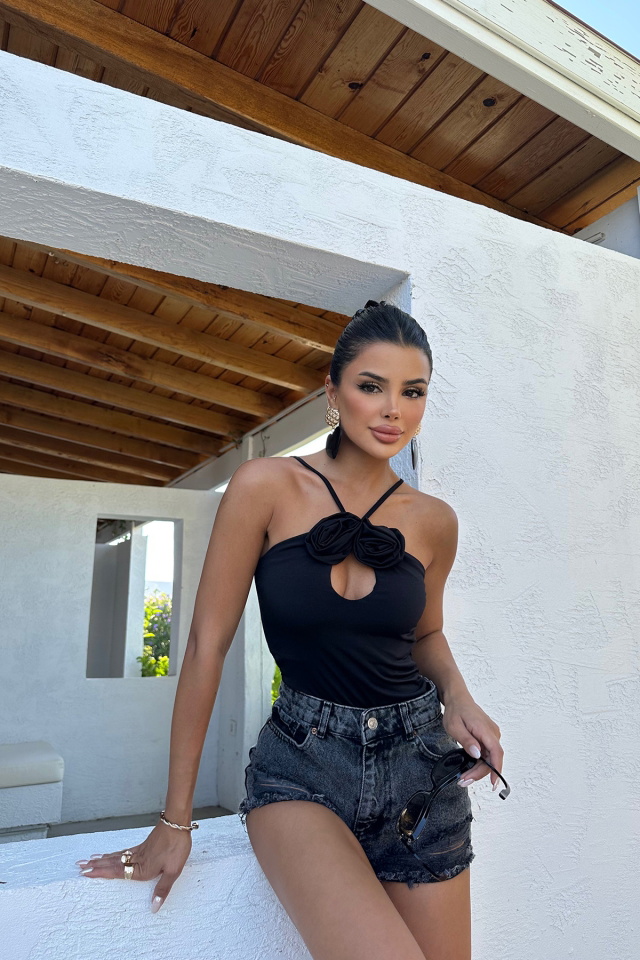 Siyah Askılı Gül Detay Crop Top ATE7874 - 3