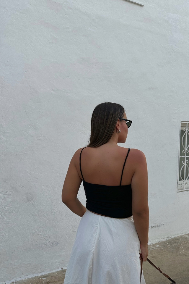 Siyah Askılı Gül Detay Crop Top ATE7874