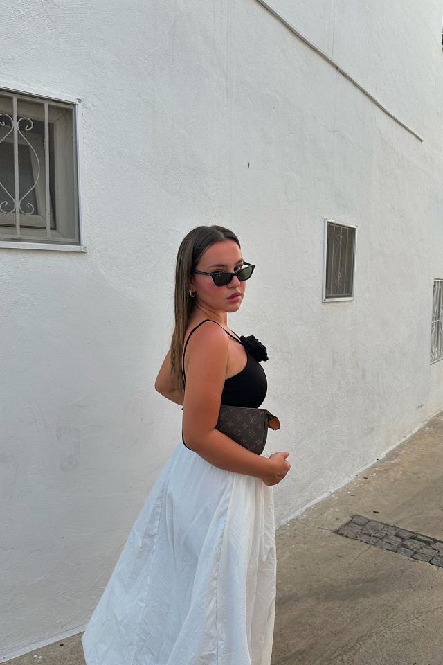 Siyah Askılı Gül Detay Crop Top ATE7874