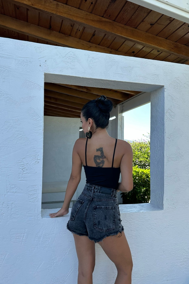 Siyah Askılı Gül Detay Crop Top ATE7874