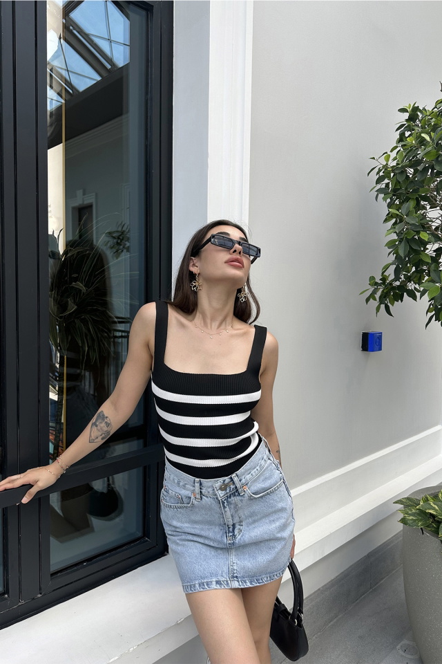 Siyah Askılı Kare Yaka Crop Top